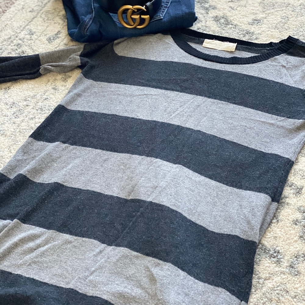 Vinatageous light weight sweater tunic